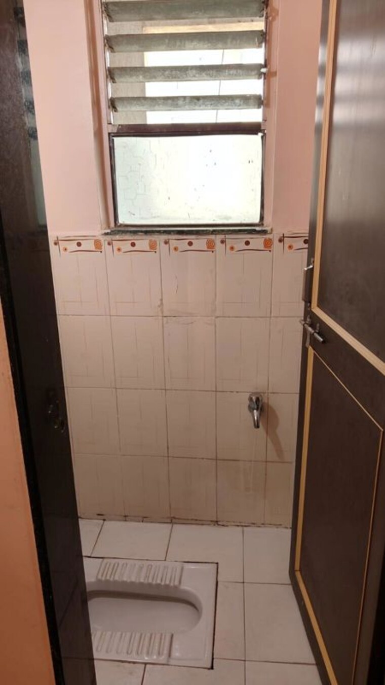 Bathroom, sree-maangal-pearl 2 Bedroom 1000 Sq.Ft. Apartment In Kharadi Pune 9904723
