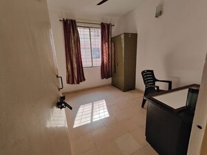 Room in 2 BHK Apartment at Lunkad Daffodils, Viman Nagar – for Rent