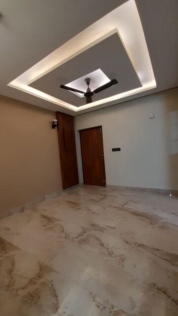 Room in 3 BHK Apartment at Bptp Park Floors ii, Sector 76 – for Rent
