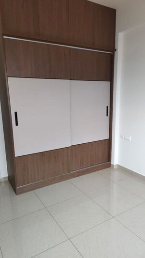 Room in 3 BHK Apartment at Goyal Orchid Piccadilly, Thanisandra Main Road – for Rent