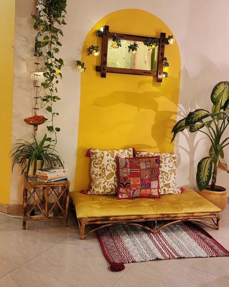 Room, vineet khand Pg For Girls In Vineet Khand 9904796