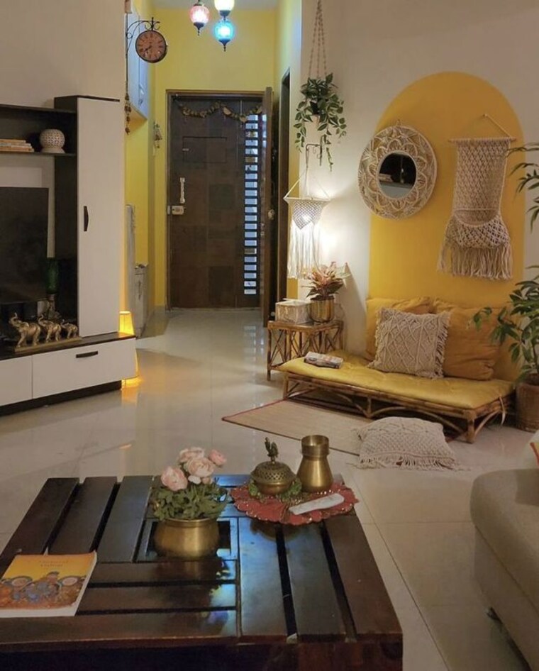 Room, vineet khand Pg For Girls In Vineet Khand 9904812