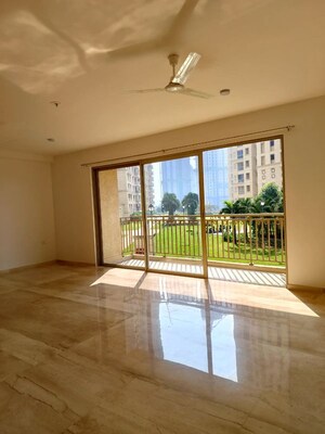 Room in 2 BHK Apartment at Hiranandani Fortune City, New Panvel – for Rent