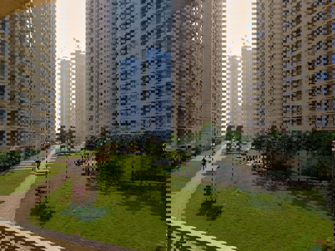 2 BHK Apartment For Rent in Hiranandani Fortune City