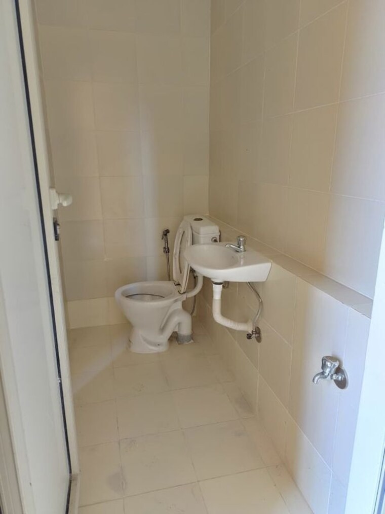 Bathroom, hiranandani-fortune-city 2 Bedroom 1105 Sq.Ft. Apartment In New Panvel Navi Mumbai 9904816