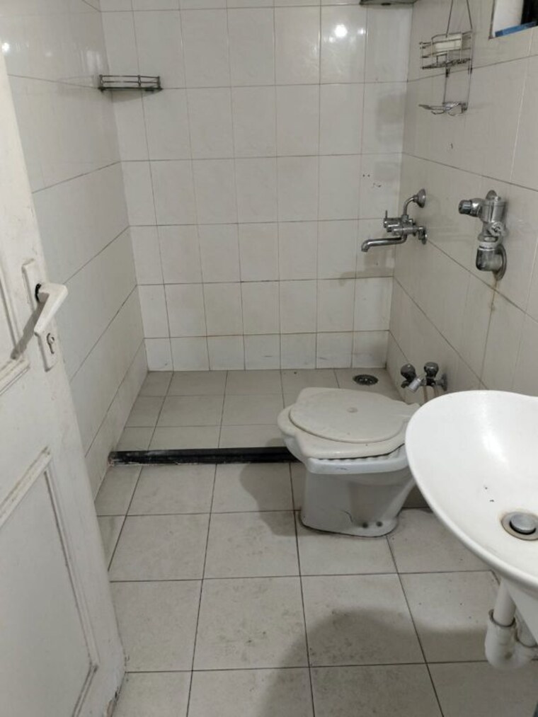 Bathroom, rosa-manhattan 3 Bedroom 1000 Sq.Ft. Apartment In Ghodbunder Road Thane 9904835
