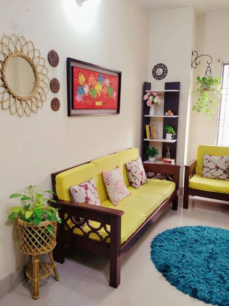 Room, vibhuti khand Pg For Girls In Vibhuti Khand 9904852