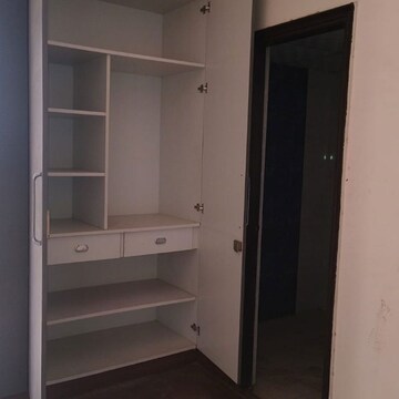 Room in 2.5 BHK Apartment at Supertech The Romano, Sector 118 – for Rent