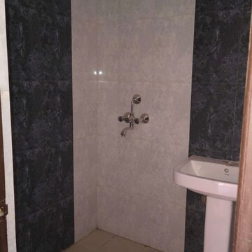Bathroom in 2.5 BHK Apartment at Supertech The Romano, Sector 118 – for Rent