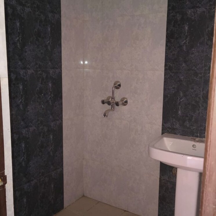 Bathroom, supertech-the-romano 2.5 Bedroom 1260 Sq.Ft. Apartment In Sector 118 Noida 9904861