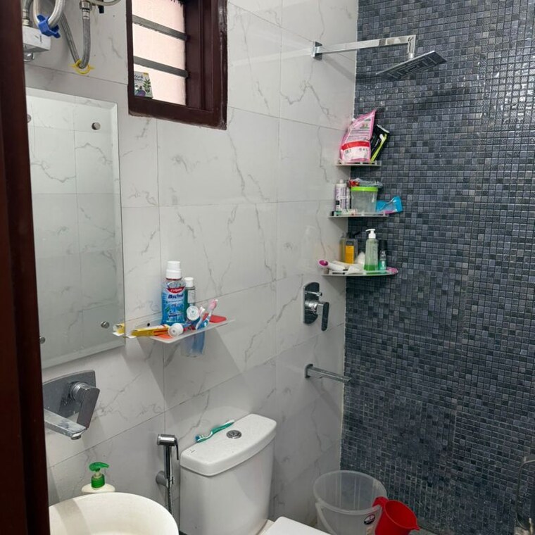 Bathroom, rwa-residential-society 1 Bedroom 200 Sq.Yd. Builder Floor In Mohyal Colony Gurgaon 9904868