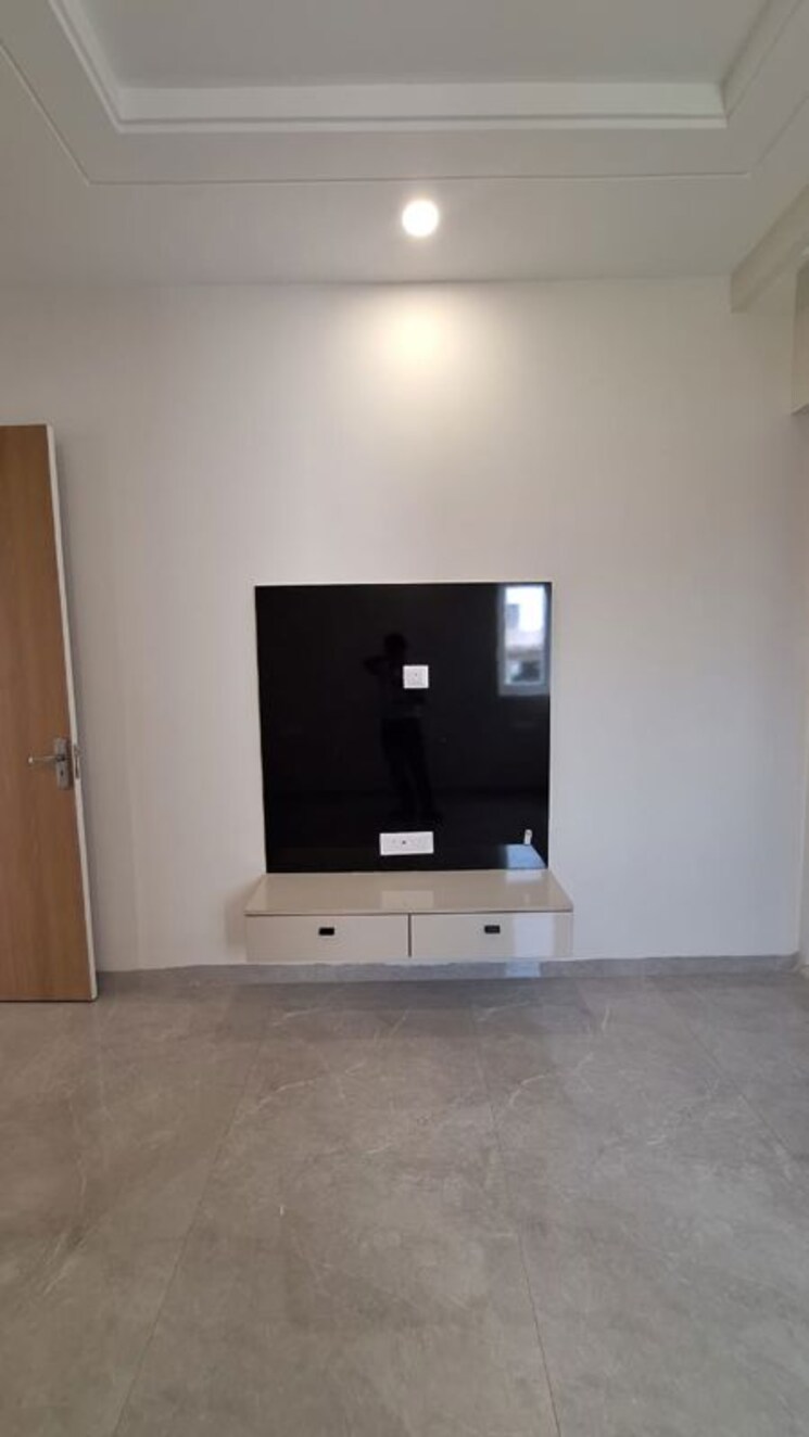 Room, dyalpur 3 Bedroom 2200 Sq.Ft. Apartment In Dyalpur Zirakpur 9904888