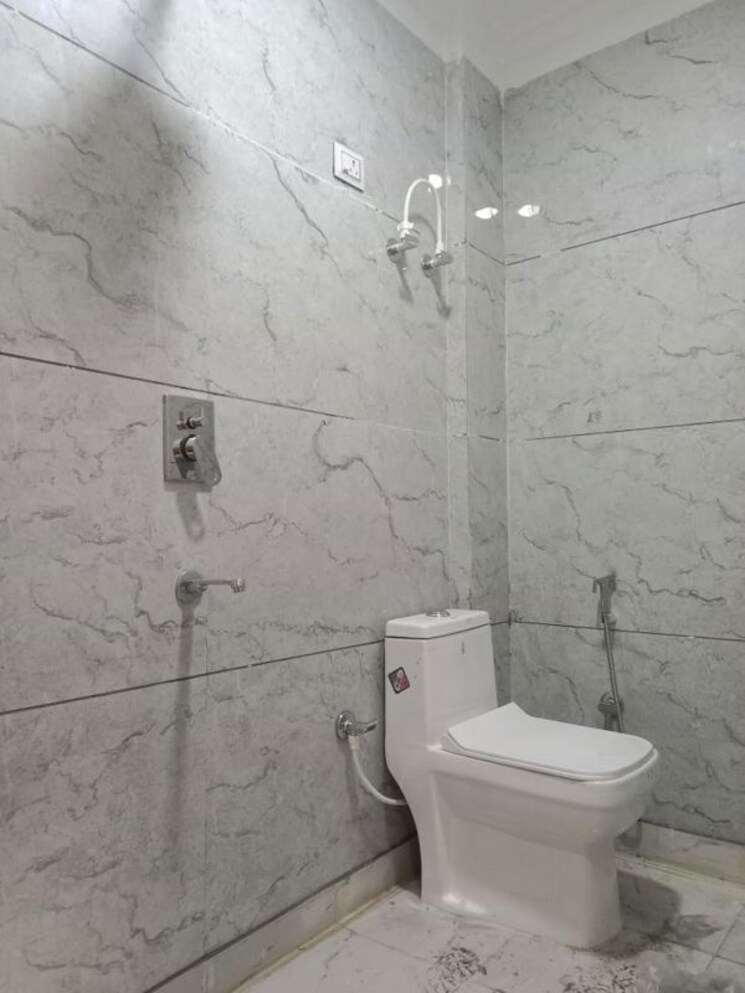 Bathroom, neb sarai 1 Bedroom 500 Sq.Ft. Builder Floor In Neb Sarai Delhi 9904959
