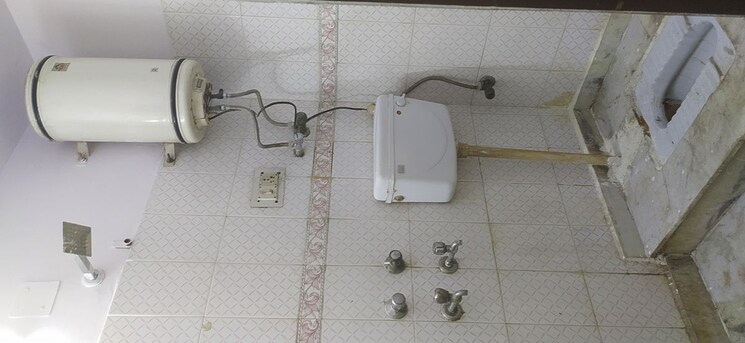 Bathroom, khirki extension 1 Bedroom 450 Sq.Ft. Builder Floor In Khirki Extension Delhi 9905012