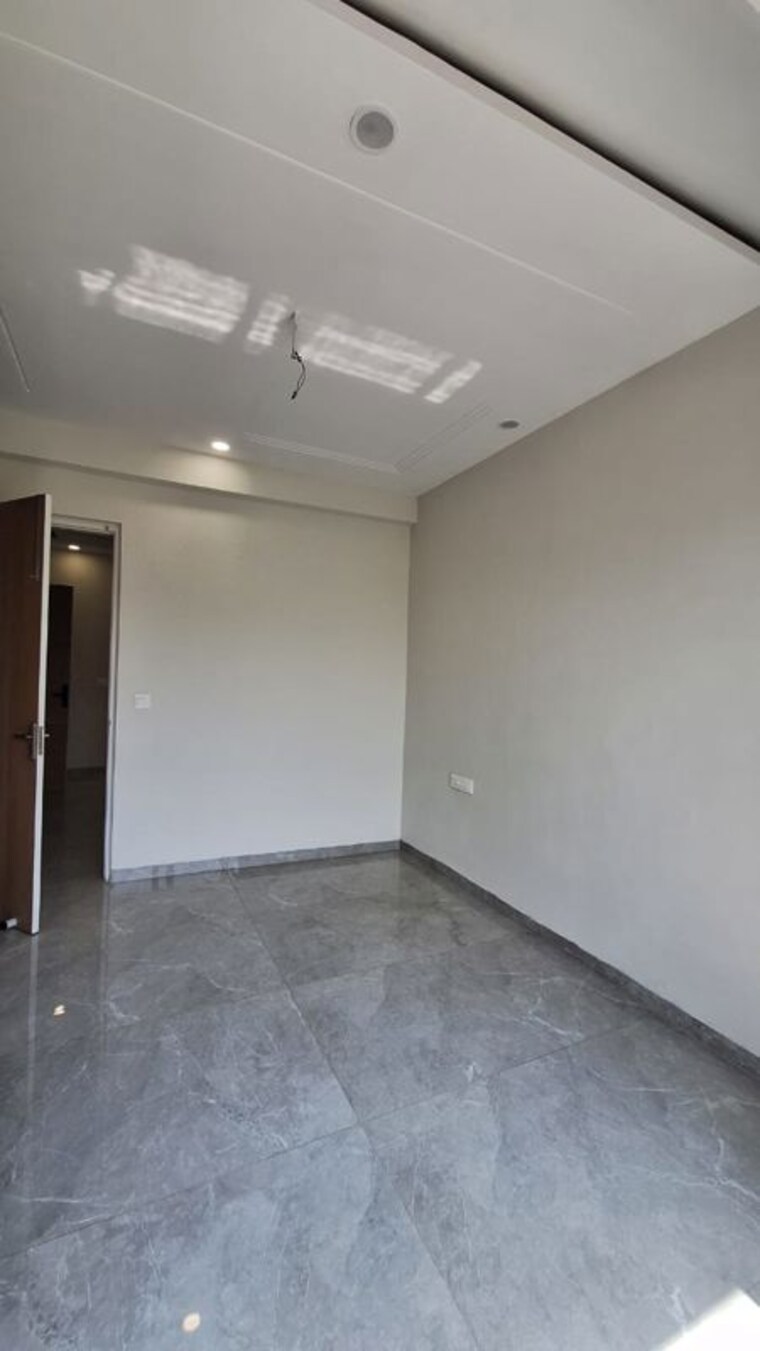 Room, dyalpur 3 Bedroom 2200 Sq.Ft. Apartment In Dyalpur Zirakpur 9905080