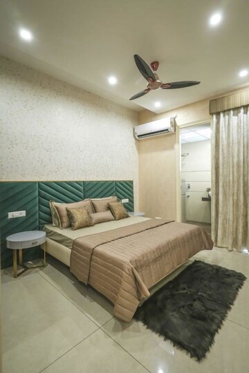 Bedroom in 4 BHK Builder Floor at Sector 16 – for Sale