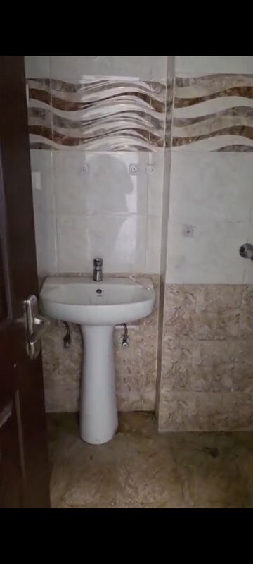 Bathroom in 3.5 BHK Apartment at Sector 16c Greater Noida – for Rent