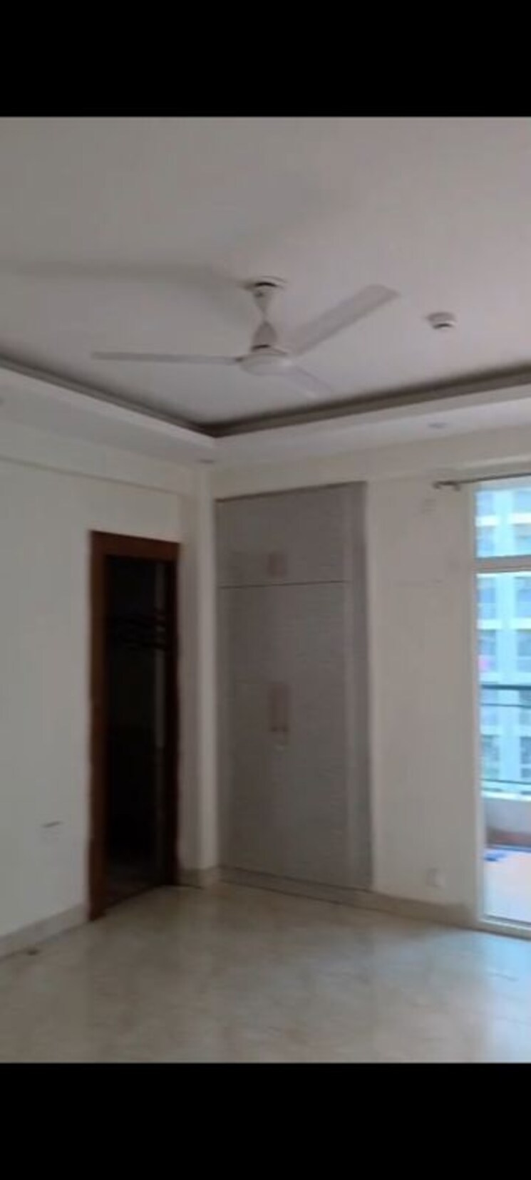 Room, sector 16c greater noida 3.5 Bedroom 1635 Sq.Ft. Apartment In Sector 16c Greater Noida Greater Noida 9905113