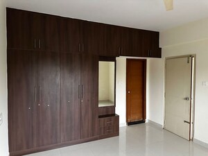 Room in 5 BHK Builder Floor at Sector 17 – for Sale