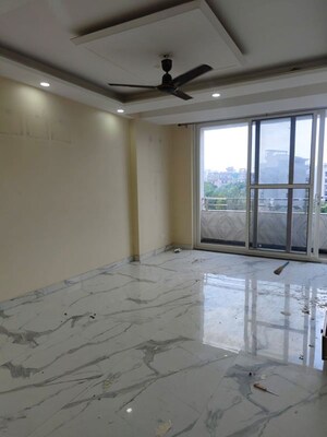 Room in 3 BHK Builder Floor at Sector 57 – for Rent