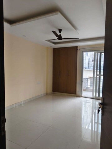 Room in 3 BHK Builder Floor at Sector 57 – for Rent