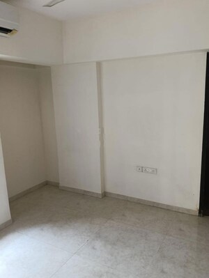 2 BHK Apartment For Rent in Lodha Amara, Kolshet Road