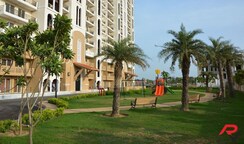 3 BHK + Servant Room Apartment For Sale in DLF New Town Heights II