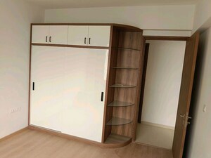 Room in 2 BHK Apartment at Godrej Woods, Sector 43 – for Rent