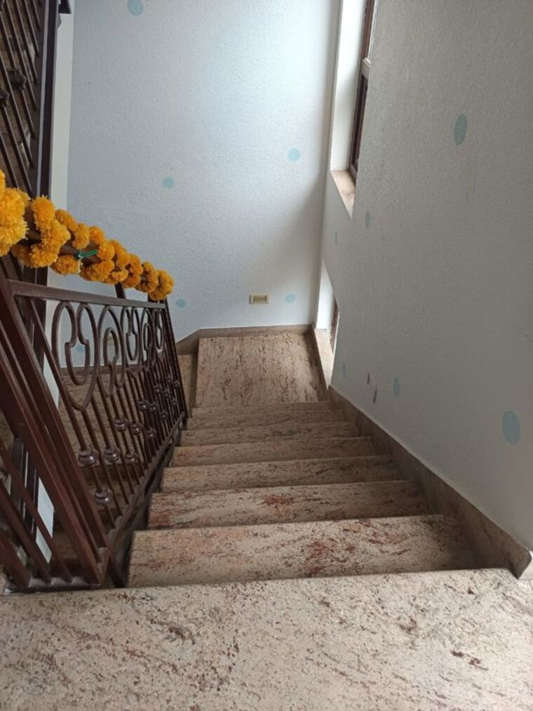 Balcony, jungpura extension 2 Bedroom 110 Sq.Yd. Apartment In Jungpura Extension Delhi 9905278