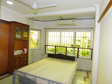 Bedroom in 2 BHK Apartment at Juhu – for Rent