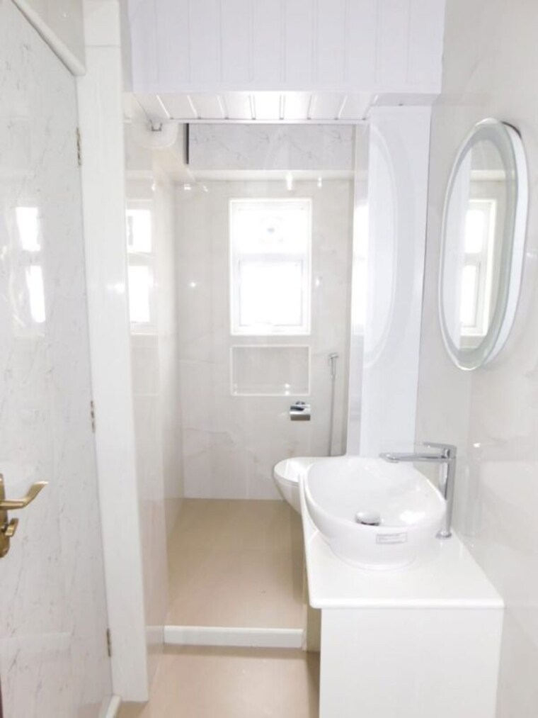 Bathroom, juhu 2 Bedroom 700 Sq.Ft. Apartment In Juhu Mumbai 9905266