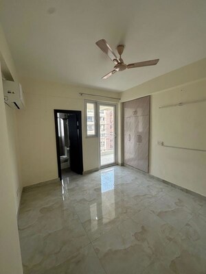 Room in 3 BHK Apartment at Tulip Yellow, Sector 69 – for Rent