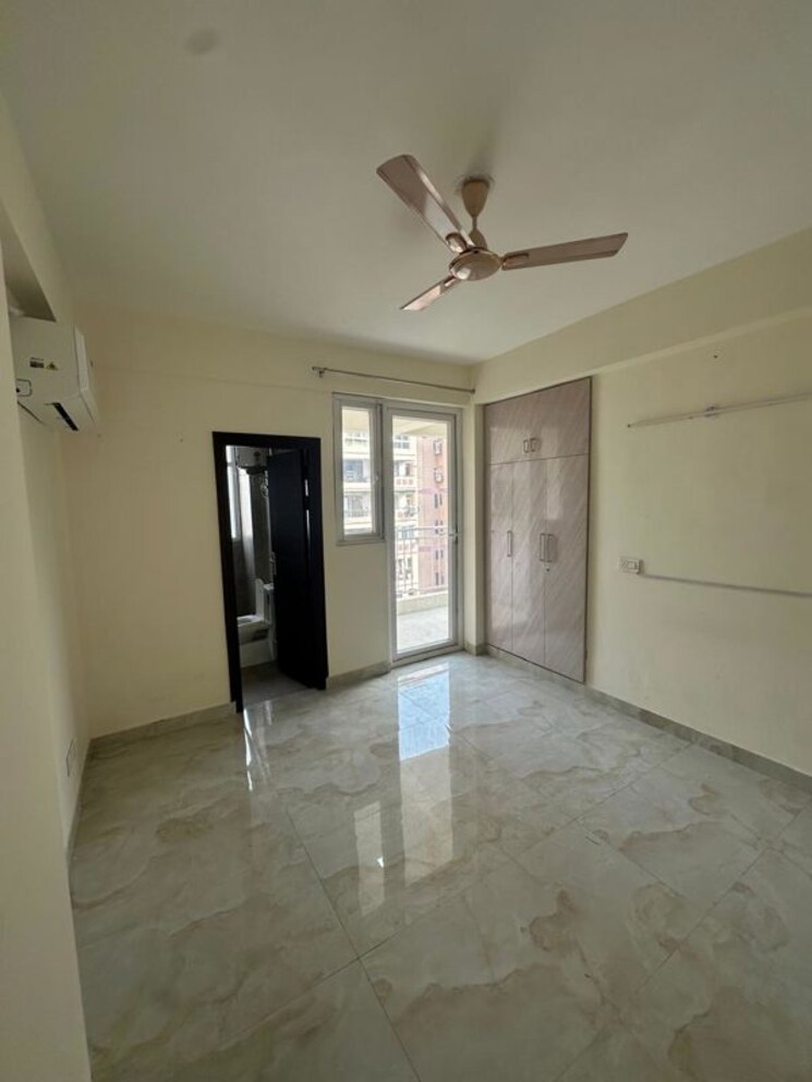 Room, tulip-yellow 3 Bedroom 1704 Sq.Ft. Apartment In Sector 69 Gurgaon 9905288