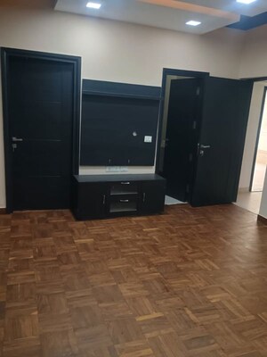 Furnished Amenities in 3 BHK Apartment at Lajpat Nagar I – for Rent