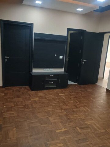 Furnished Amenities in 3 BHK Apartment at Lajpat Nagar I – for Rent