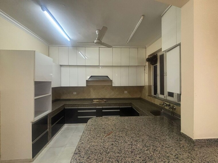 Kitchen, dlf-the-belaire 4 Bedroom 3065 Sq.Ft. Apartment In Sector 54 Gurgaon 9905345