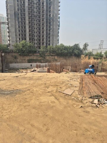 Plot Area in 3 BHK Apartment at Renowned Renox Thrive, Sector 10 Greater Noida – for Sale