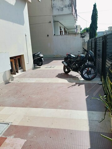 Parking in Studio Apartment at Vaishali Nagar – for Rent