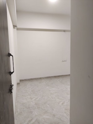 Room in 1.5 BHK Apartment at Nirban Bismillah Castle, Nagpada – for Rent