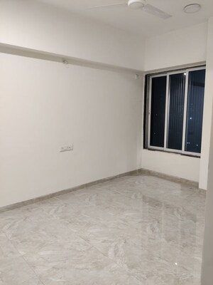 Room in 1.5 BHK Apartment at Nirban Bismillah Castle, Nagpada – for Rent