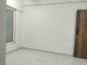 Room in 1.5 BHK Apartment at Nirban Bismillah Castle, Nagpada – for Rent