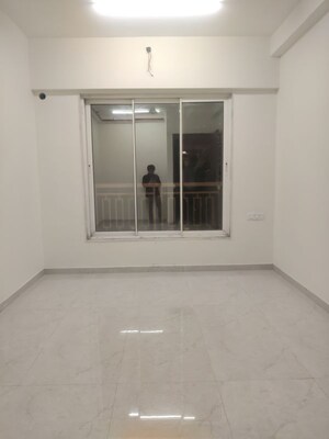 Room in 1.5 BHK Apartment at Nirban Bismillah Castle, Nagpada – for Rent