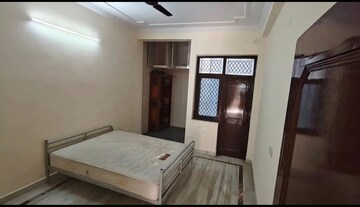 Bedroom in 3 BHK Builder Floor at Tulip Mall, Sector 46 – for Rent