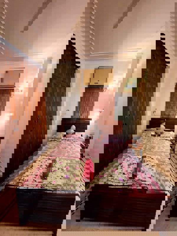 3 BHK Apartment For Rent in Sarvapriya Vihar