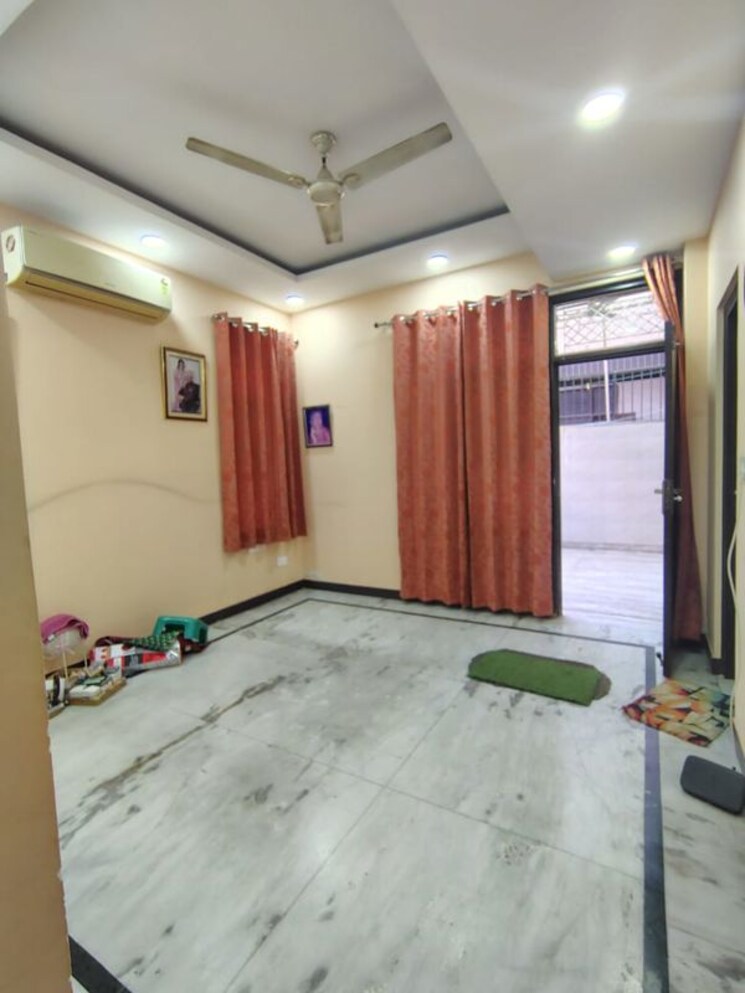 Bedroom, sector 23 2 Bedroom 800 Sq.Ft. Apartment In Sector 23 Gurgaon 9905491