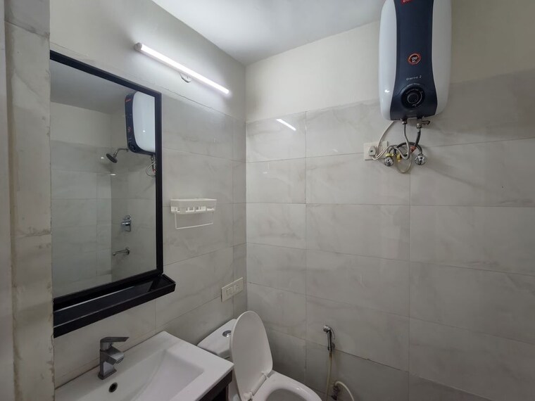 Bathroom, tulip-violet 3 Bedroom 1578 Sq.Ft. Apartment In Sector 69 Gurgaon 9905505