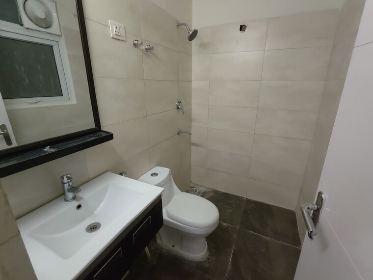 Bathroom, tulip-violet 3 Bedroom 1578 Sq.Ft. Apartment In Sector 69 Gurgaon 9905505