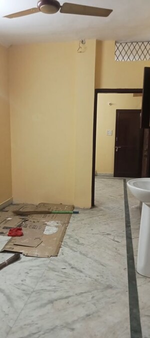 Room in 1 BHK Builder Floor at Panchsheel Vihar – for Rent