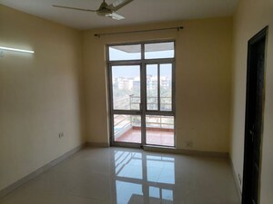 Room in 2 BHK Apartment at Piyush Heights, Sector 89 – for Rent