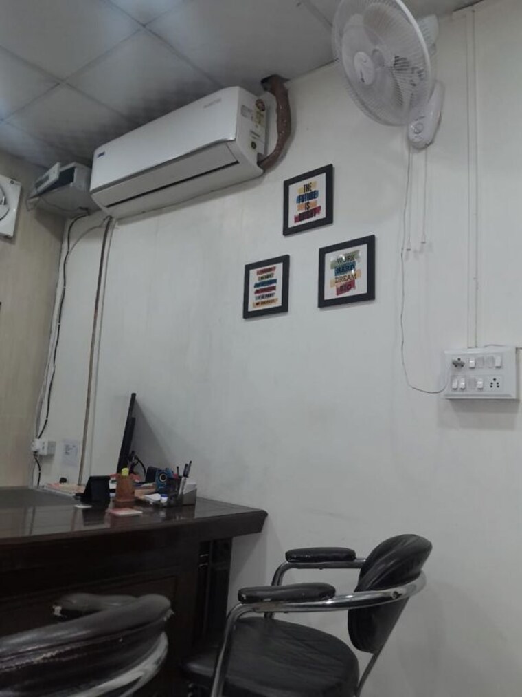 Team Area, vibhuti khand Commercial Office Space 1355 Sq.Ft. In Vibhuti Khand Lucknow 9905335